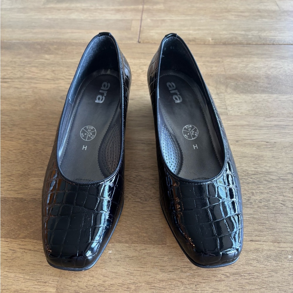 Ara Black Croc-Embossed low heel pumps